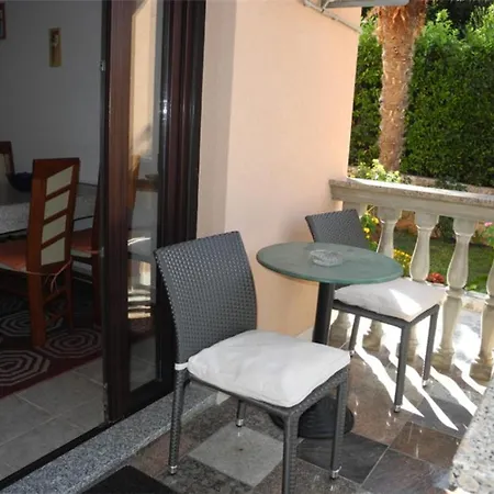 Elma 21 Pax Groundfloor Apartment Crikvenica